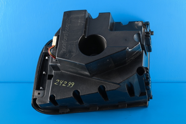 Bilstereo sub-woofer til Mitsubishi Outlander 2010-2012 (Type II, Fase 2)  (MITSUBISHI|8720A012|)