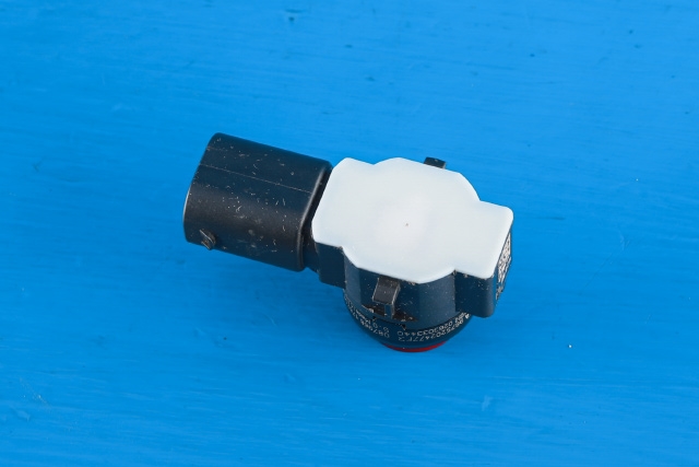 Parkeringssensor foran til Peugeot 308 2013-2021 (Type II)  (PEUGEOT|96 752024 77|)