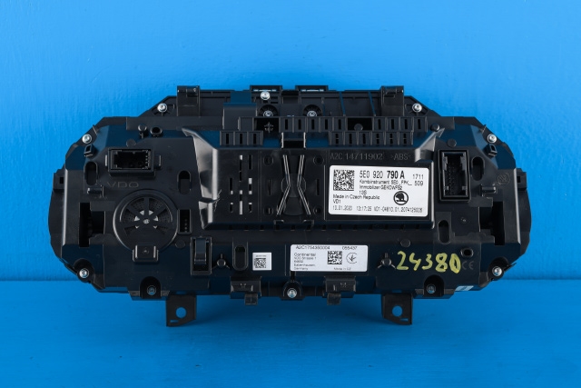 Instrumentpanel til Škoda Octavia 2017-2020 (Type III, Fase 2) (VAG|5E0 920 790 A|)