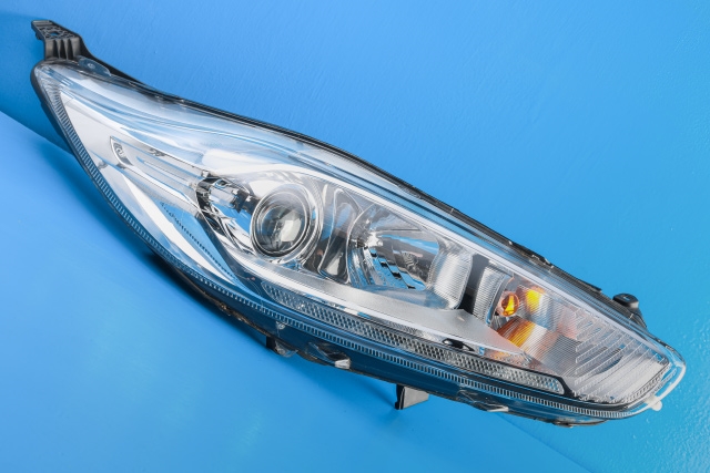 Frontlykt høyre halogen til Ford Fiesta 2013-2017 (Type VI, Fase 2)