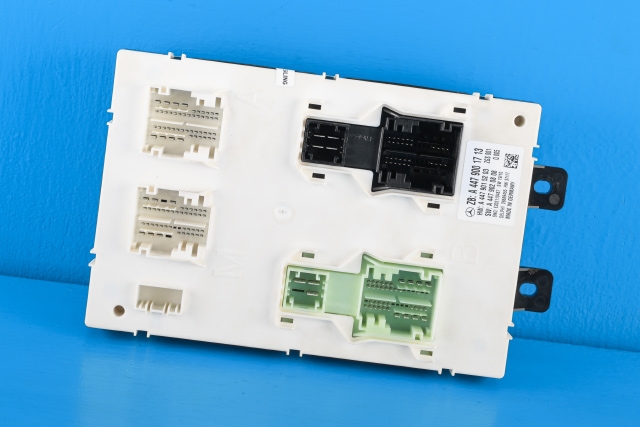 Styreenhet (SAM - Signal Acquisition Module) til Mercedes EQV, 2020-->> (W447) (W447) (MERCEDES|A 447 900 17 13)