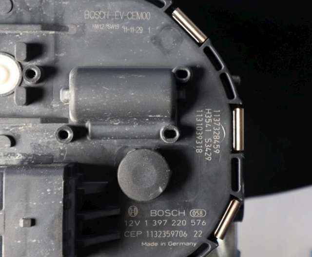 Viskermotor foran venstre til Peugeot 3008 2009-2016 (Type I)  (PEUGEOT|96 710621 80|)