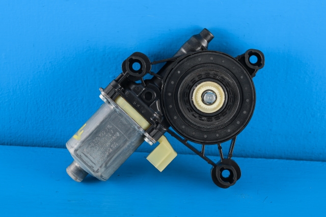 Ruteheis, kun motor, venstre foran til Audi A3 2012-2016 (Type III, Fase 1) (BOSCH|0 130 822 716|5Q0 959 802 B|)