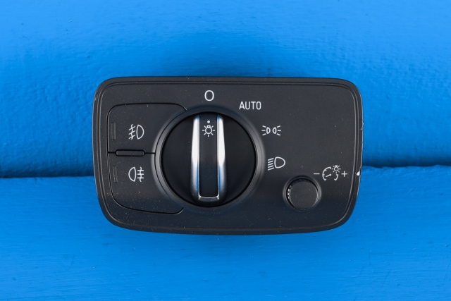 Bryter lys til Audi A3, 2012-2016 (Type III, Fase 1)  (VAG|8V0 941 531 AE)