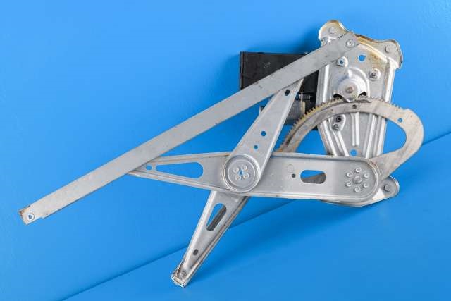 Ruteheis venstre foran til Renault Megane 2009-2016 Type III (RENAULT|8073 10004R|)