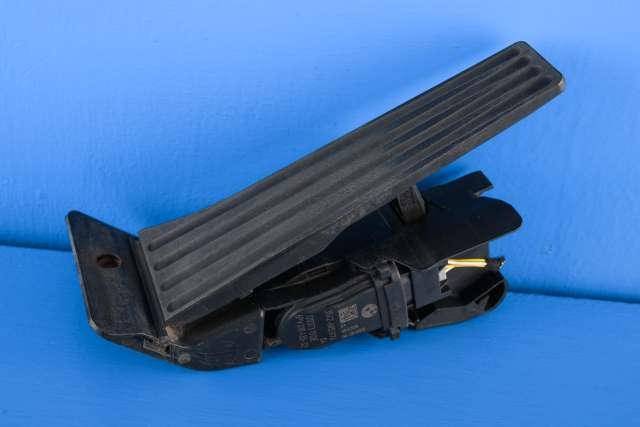 Pedal gass til BMW i3, 2013-2022  (HELLA|6PV 010 435-32)