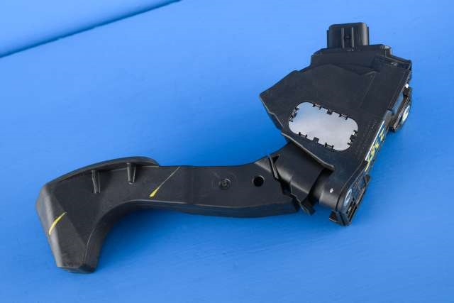 Pedal gass til Toyota RAV4 2016-2019 (Type IV, Fase 2)  (TOYOTA|78110-0W040|)