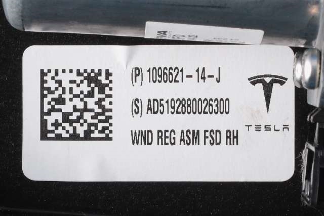Ruteheis høyre foran til Tesla Model 3 2018-2023 (Fase 1)  (TESLA|1096621-14-J|)