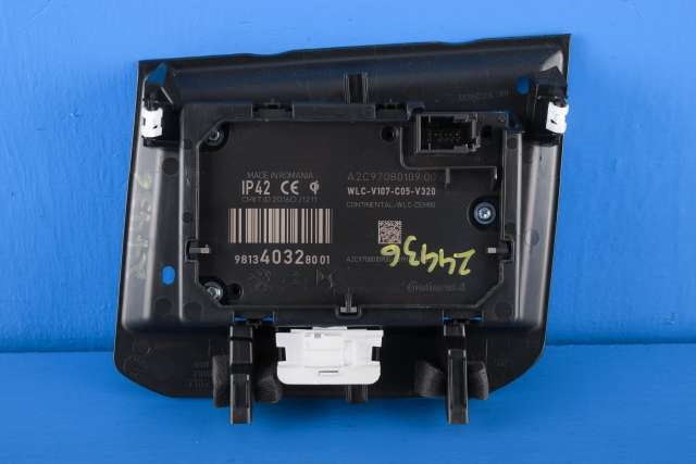 Dashbord trådløs mobillader til Peugeot 3008 2016-->> (Type II)  (PEUGEOT|98 134032 80|)