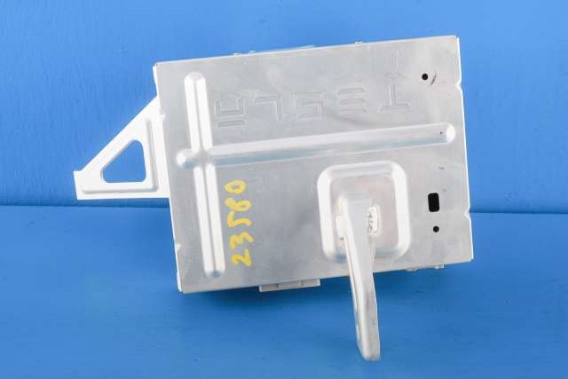 Bilstereo forsterker til Tesla Model 3 2018-2023 (Fase 1)  (TESLA|1079748-00-E|)