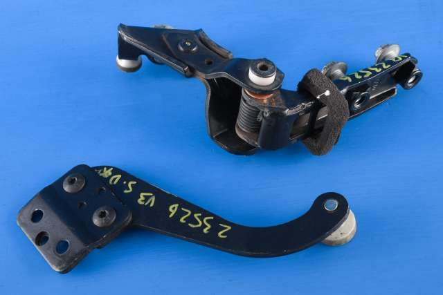 Dørhengsel venstre bak til VW Transporter / Caravelle 2009-2015 (Fase 2) (T5) (T5) 