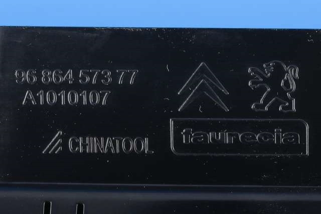 Dashbord friskluftdyse venstre til Peugeot 508 2014-2018 (Type I, Fase 2) (PEUGEOT|96 864573 77|)