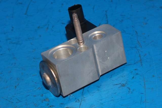 Aircondition diverse til Mercedes EQV 2020-->> (W447) (W447) (MERCEDES|A 447 835 05 00|)