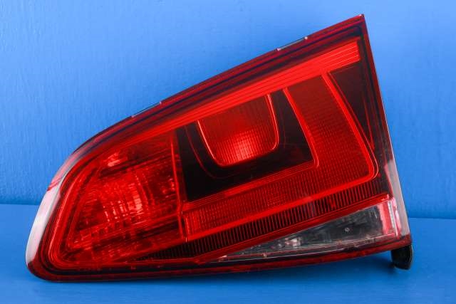 Baklykt høyre indre til VW Golf VII, 2012-2017 (Fase 1)  (VAG|5G0 945 094 AE)