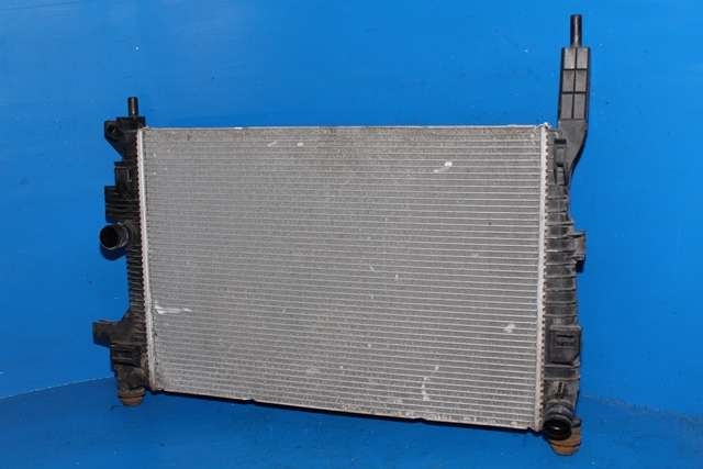Radiator (manuell gir) til Ford Focus, 2011-2014 (Type III, Fase 1)  (FORD|BV61-8005-BB)