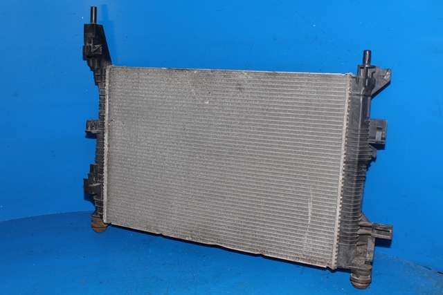 Radiator (manuell gir) til Ford Focus 2011-2014 (Type III, Fase 1) (FORD|BV61-8005-BB|)