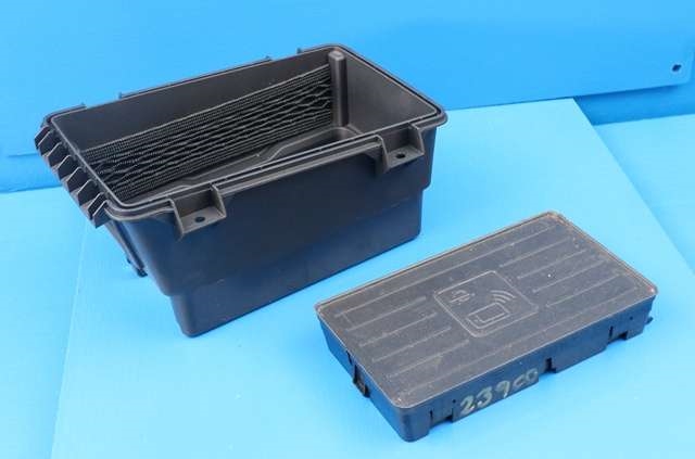 Dashbord trådløs mobillader til Audi A3, 2016-2020 (Type III, Fase 2)  (VAG|81A 035 502)