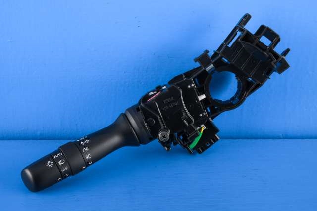 Bryter blink til Toyota Yaris, 2014-2020 (Type III, Fase 2)  (TOYOTA|17F939-0D310)