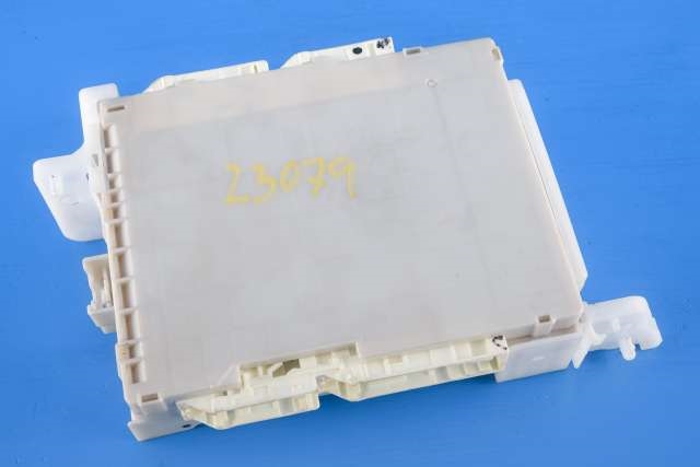 Sikringsboks til Toyota Yaris 2012-2014 (Type III, Fase 1)  (TOYOTA|82730-52L70-C|)