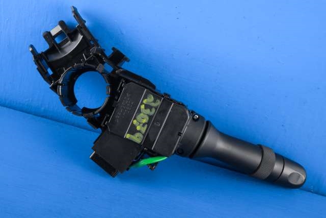 Bryter blink til Toyota Yaris 2012-2014 (Type III, Fase 1) (TOYOTA|17F939-0D310|)