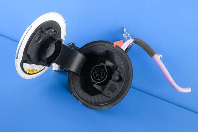 Batterilader inntak/luke til Toyota Prius 2009-2016 (Type III) (COMBI) (COMBI) 