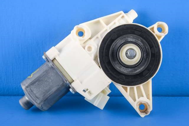 Ruteheis, kun motor, venstre foran til Mercedes B-Klasse 2011-2018 (W246) (W246) (MERCEDES|A 246 906 51 00|)
