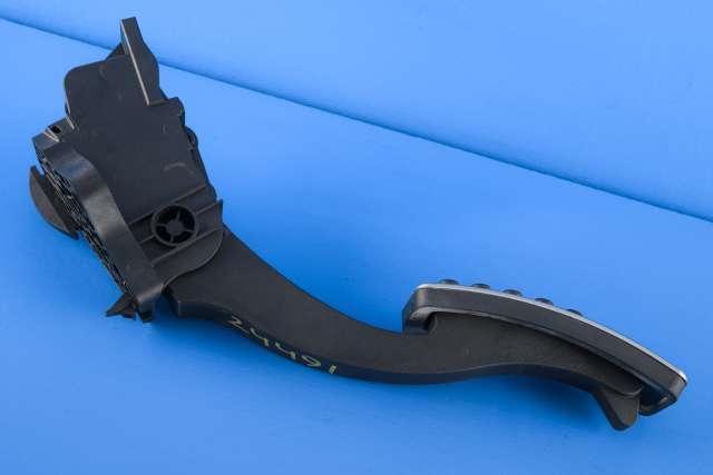 Pedal gass til Mercedes B-Klasse 2011-2018 (W246) (W246) (MERCEDES|A 246 300 16 04|)