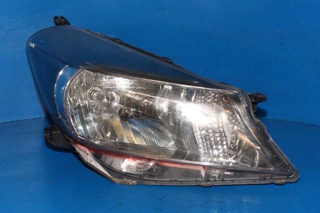 Frontlykt høyre halogen til Toyota Yaris, 2012-2014 (Type III, Fase 1)