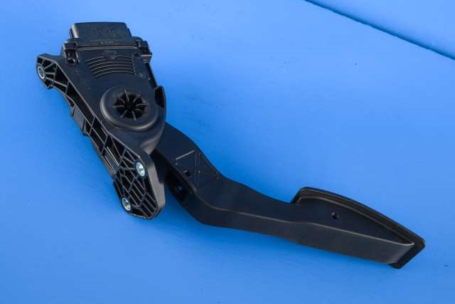 Pedal gass til Suzuki Vitara 2015-->> (Type IV)  (HELLA|6PV 009 074-09|49400-68L51|)