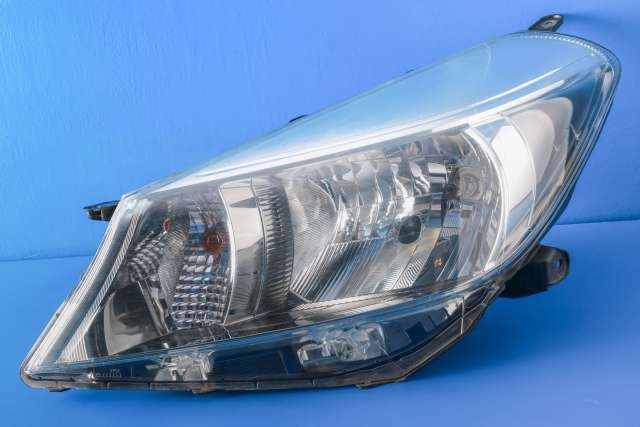 Frontlykt venstre halogen til Toyota Yaris, 2012-2014 (Type III, Fase 1)  