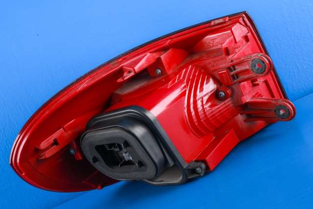 Baklykt høyre ytre til VW Tiguan 2011-2016 (Type I, Fase 2)  (HELLA|2SD 010 738-02|5N0 945 096 Q|)