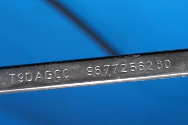 Viskerarm frontrute høyre til Peugeot 308 2013-2021 (Type II)  (PEUGEOT|96 772562 80|)
