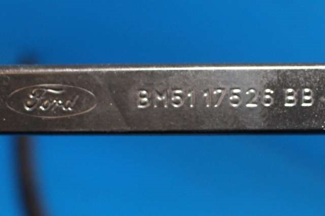 Viskerarm frontrute høyre til Ford Focus, electric 2012-2018 (FORD|BM51-17526-BB|)