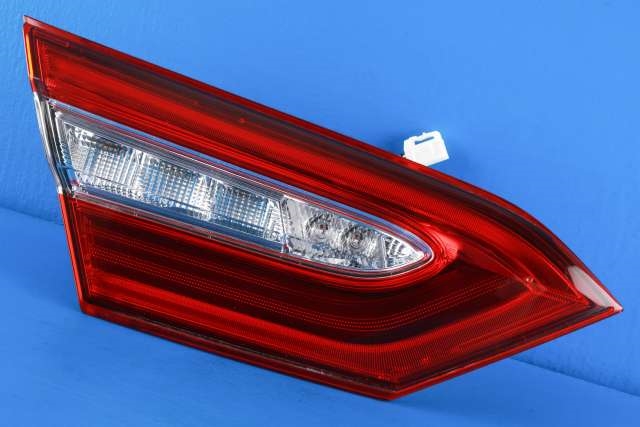 Baklykt venstre indre til Toyota Camry, 2019-->>  