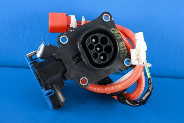 Batterilader inntak/luke til Toyota RAV4 2019-->> (Type V) (TOYOTA|G9081-42050-B|)