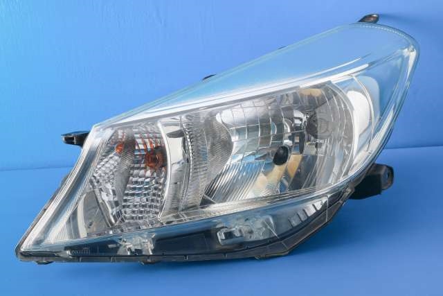 Frontlykt venstre halogen til Toyota Yaris, 2012-2014 (Type III, Fase 1)