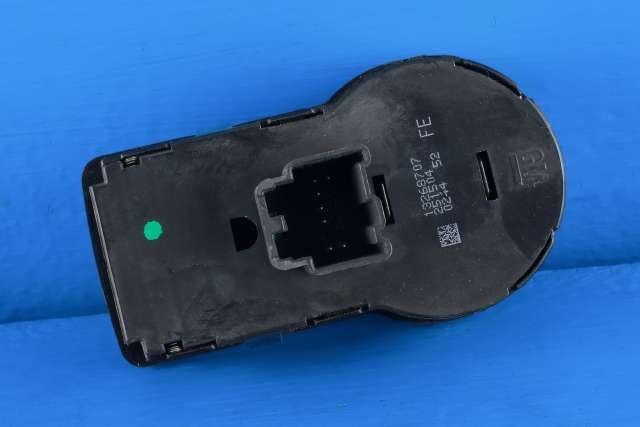 Bryter lys til Opel Astra J 2010-2015  (GM|13 268 707|)