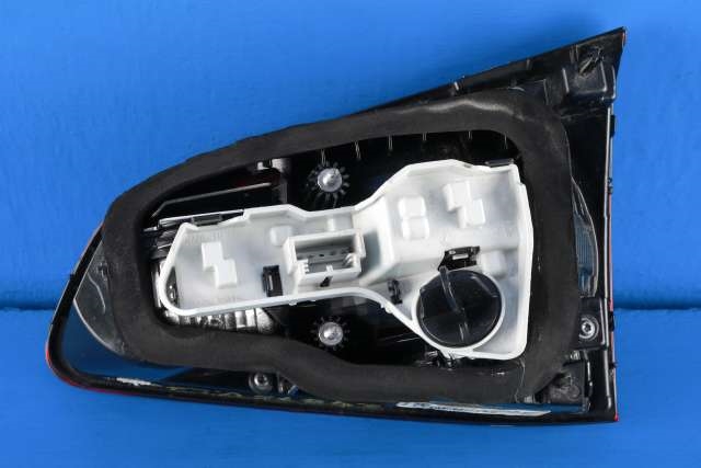 Baklykt venstre indre til VW Golf VII 2012-2017 (Fase 1)  (VAG|5G0 945 093 P|)