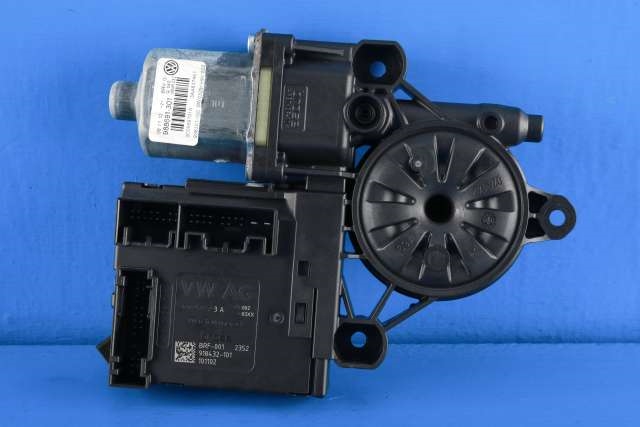 Ruteheis, kun motor, venstre foran til VW Passat, 2011-2015 (B7) (B7) (VAG|3C0 959 701 A)