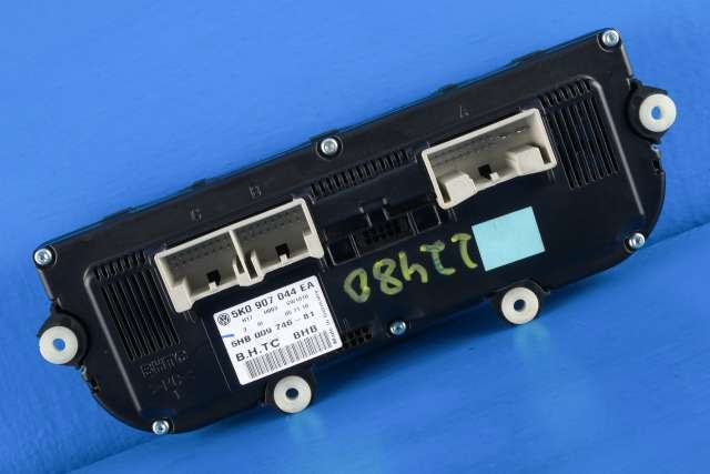 Varmeapparat betjening til VW Passat 2011-2015 (B7) (B7) (HELLA|5HB 009 746-81|5K0 907 044 EA|)