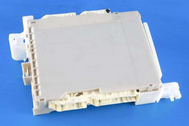 Sikringsboks til Toyota Yaris 2012-2014 (Type III, Fase 1)  (TOYOTA|82730-52L70-C|)