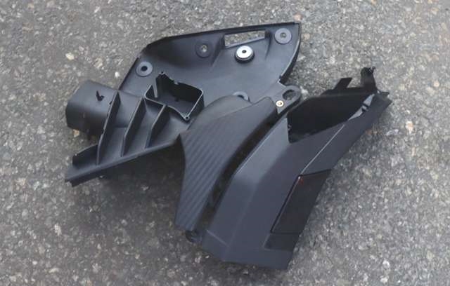 MC, Deksel, side venstre til MC Aprilia Tuono 125 0-->>  