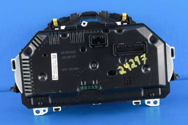Instrumentpanel til Toyota Yaris 2012-2014 (Type III, Fase 1)  (DENSO|157550-7734|83800-0DT70|)