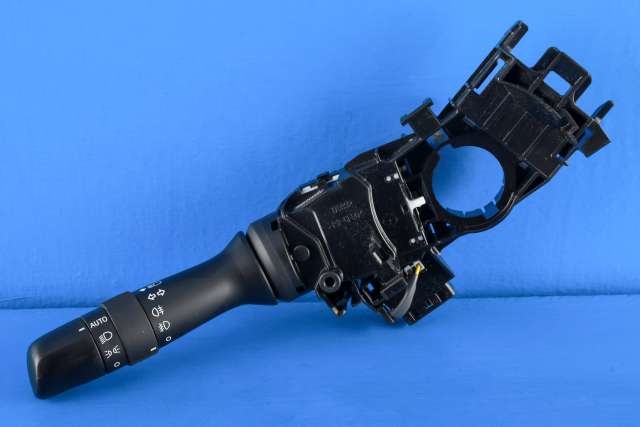 Bryter blink til Toyota RAV4 2009-2013 (Type III, Fase 2) (TOYOTA|17F534-42111|)