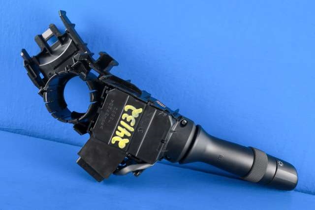 Bryter blink til Toyota RAV4 2009-2013 (Type III, Fase 2) (TOYOTA|17F534-42111|)