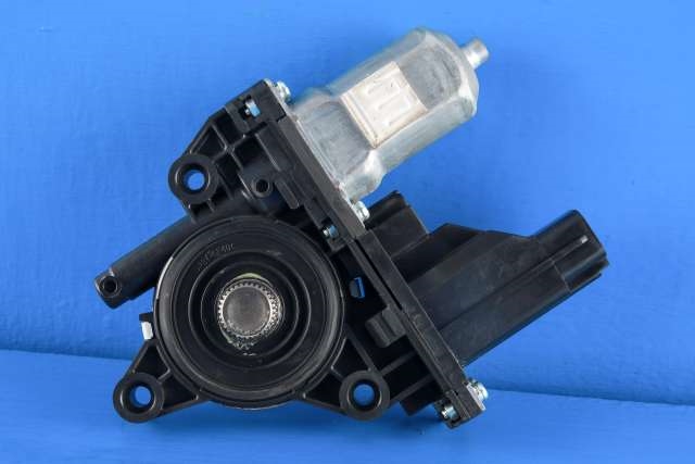 Ruteheis, kun motor, venstre foran til Kia Carens 2013-2018 Type III  (KIA|82450-A4010|)