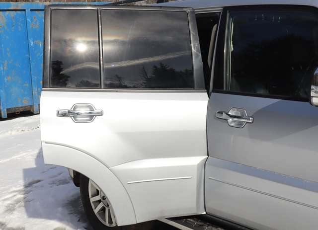 Dør høyre bak til Mitsubishi Pajero 2007-2016 (Type IV, Fase 1)
