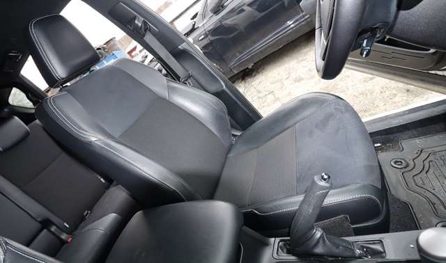 Sete foran venstre til Toyota RAV4 2016-2019 (Type IV, Fase 2)