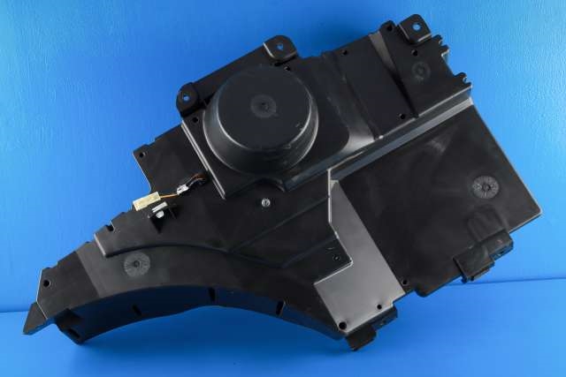 Bilstereo sub-woofer til Mitsubishi Pajero 2007-2016 (Type IV, Fase 1)  (MITSUBISHI|8720A031|)
