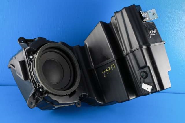 Bilstereo sub-woofer til Lexus RX, 2009-2015 (Type III) (AL10) (AL10) (TOYOTA|86160-0WM10)